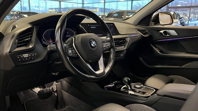 BMW 1-SERIE 118i High Exec | Navi | Cruise | Stoelverwarming