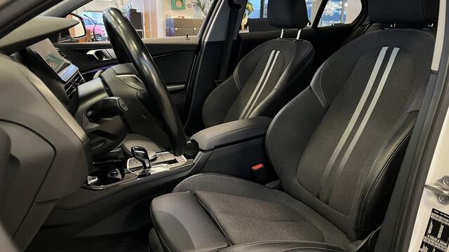 BMW 1-SERIE 118i High Exec | Navi | Cruise | Stoelverwarming