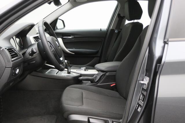 BMW 1-SERIE 118i Executive Automaat LED, Climate, Cruise, Navigatie, Bluetooth, PDC, Start/Stop, 16''