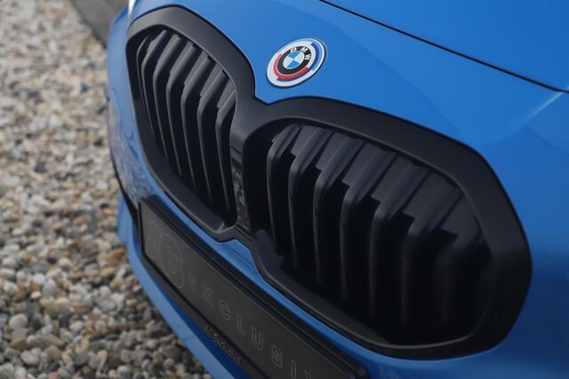 BMW 1-SERIE 118i Business Edition M Sport Automaat Black Optic Virtual Cockpit Sfeerverlichting Navigatie Carplay Android Sportstoelen Clima Cruise PDC Misano Blue