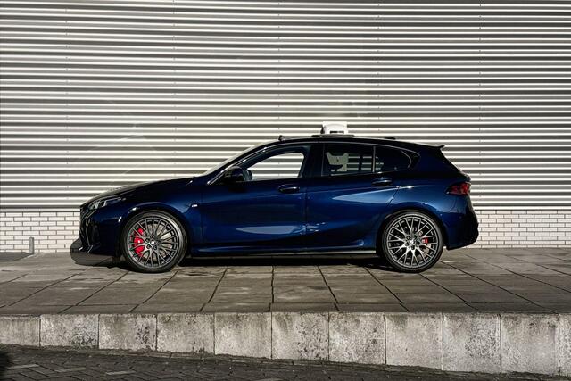 BMW 1-SERIE 120 M Sport Design Edition M Sportpakket Pro / Innovation Pack / Panoramadak / Harman-Kardon