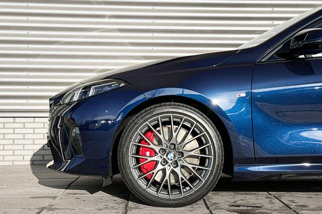 BMW 1-SERIE 120 M Sport Design Edition M Sportpakket Pro / Innovation Pack / Panoramadak / Harman-Kardon