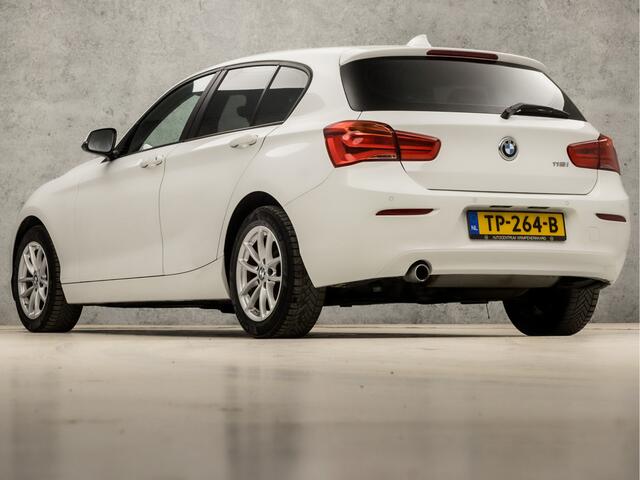 BMW 1-SERIE 118i Executive Sport Automaat (NAVIGATIE, CLIMATE, STOELVERWARMING, GETINT GLAS, SPORTSTOELEN, XENON, CRUISE, NIEUWE APK, NIEUWSTAAT)