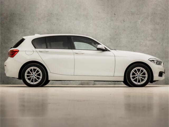 BMW 1-SERIE 118i Executive Sport Automaat (NAVIGATIE, CLIMATE, STOELVERWARMING, GETINT GLAS, SPORTSTOELEN, XENON, CRUISE, NIEUWE APK, NIEUWSTAAT)