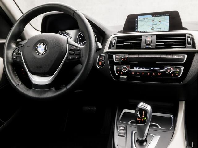 BMW 1-SERIE 118i Executive Sport Automaat (NAVIGATIE, CLIMATE, STOELVERWARMING, GETINT GLAS, SPORTSTOELEN, XENON, CRUISE, NIEUWE APK, NIEUWSTAAT)