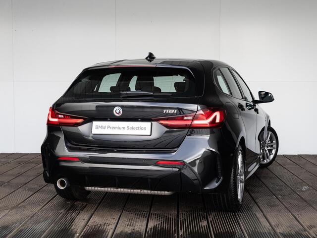 BMW 1-SERIE 5-deurs 118i | M Sportpakket | Sportstoelen | HIFI | M Hoogglans Shadow Line | M Sportonderstel
