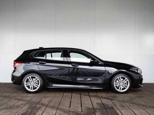 BMW 1-SERIE 5-deurs 118i | M Sportpakket | Sportstoelen | HIFI | M Hoogglans Shadow Line | M Sportonderstel