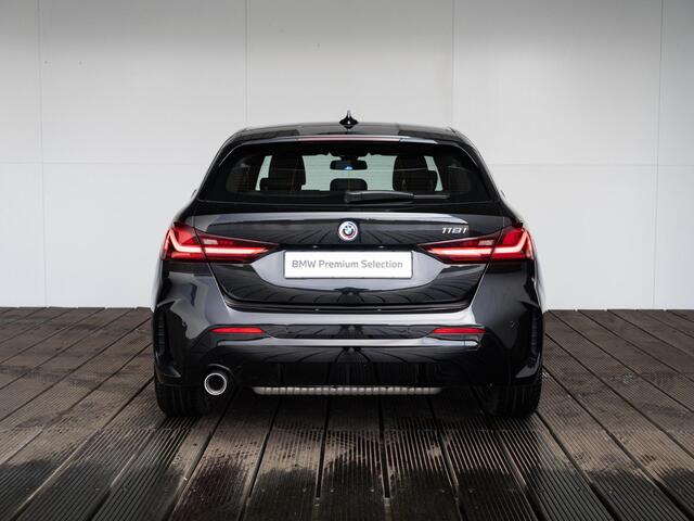BMW 1-SERIE 5-deurs 118i | M Sportpakket | Sportstoelen | HIFI | M Hoogglans Shadow Line | M Sportonderstel