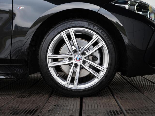 BMW 1-SERIE 5-deurs 118i | M Sportpakket | Sportstoelen | HIFI | M Hoogglans Shadow Line | M Sportonderstel