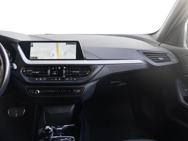 BMW 1-SERIE 5-deurs 118i | M Sportpakket | Sportstoelen | HIFI | M Hoogglans Shadow Line | M Sportonderstel