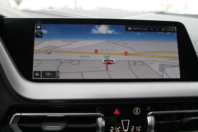 BMW 1-SERIE 120i Executive M Sport Automaat / M Sport steering / Sportstoelen / LED / Cruise Control / Parking Assistant / Live Cockpit Professional / M Sportonderstel