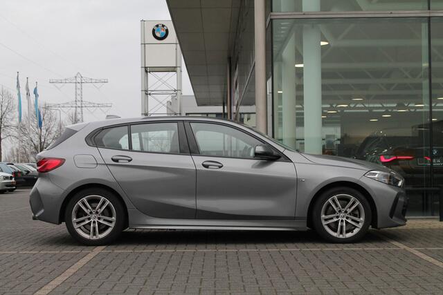BMW 1-SERIE 120i Executive M Sport Automaat / M Sport steering / Sportstoelen / LED / Cruise Control / Parking Assistant / Live Cockpit Professional / M Sportonderstel