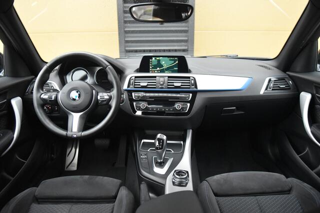 BMW 1-SERIE 118i Corporate Lease Executive * M Sportpakket * 18 Inch * Keyless * LED * Alcantara *