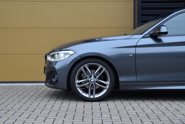 BMW 1-SERIE 118i Corporate Lease Executive * M Sportpakket * 18 Inch * Keyless * LED * Alcantara *