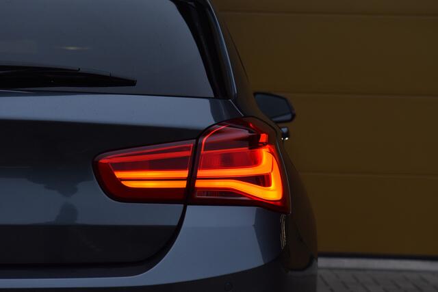 BMW 1-SERIE 118i Corporate Lease Executive * M Sportpakket * 18 Inch * Keyless * LED * Alcantara *