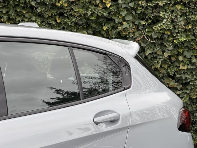 BMW 1-SERIE 5-deurs 120 M-Sport Pro | Stoelverw. | Shadow Line | Comfort Access