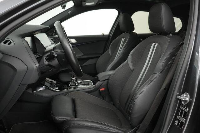 BMW 1-SERIE 118i Executive Edtion | Sport Line | Panoramadak | Stoel & stuurverwarming | Adaptive cruise | Camera | Harman/Kardon | Full LED