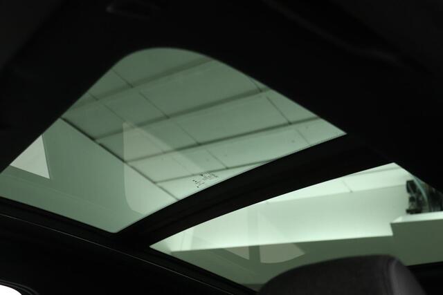 BMW 1-SERIE 118i Executive Edtion | Sport Line | Panoramadak | Stoel & stuurverwarming | Adaptive cruise | Camera | Harman/Kardon | Full LED