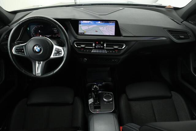 BMW 1-SERIE 118i Executive Edtion | Sport Line | Panoramadak | Stoel & stuurverwarming | Adaptive cruise | Camera | Harman/Kardon | Full LED