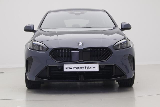 BMW 1-SERIE 120 M Sport Pro | Panorama | Harman Kardon | Stoel- en stuurverwarming | Camera