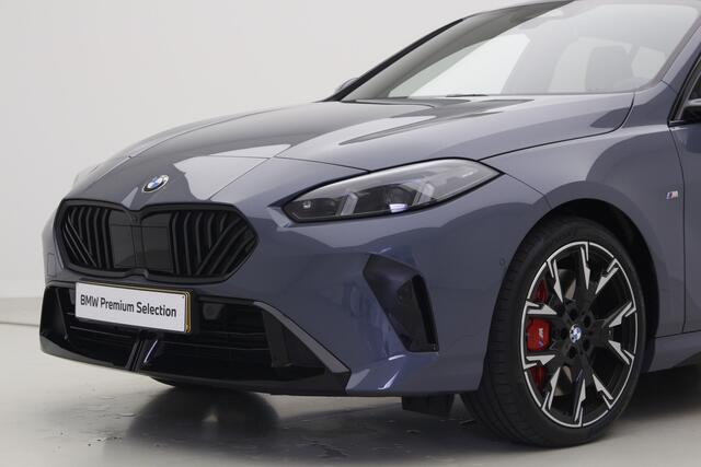 BMW 1-SERIE 120 M Sport Pro | Panorama | Harman Kardon | Stoel- en stuurverwarming | Camera