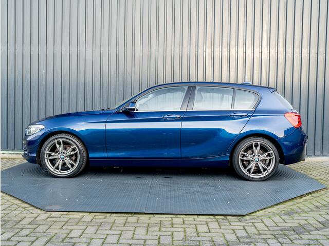 BMW 1-SERIE 118i High Executive | Leder | Camera | Parkeersensoren V&A | Stoelverwarming | Prijs Rijklaar!!