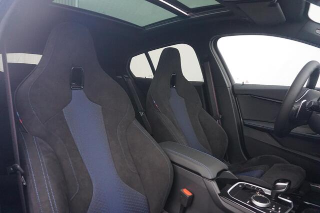 BMW 1-SERIE 5-deurs M135i xDrive | Comfort Pro Pack | M Performance Pack | Travel Pack