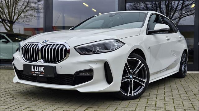BMW 1-SERIE 118i High Executive + M-SPORT + PANO DAK + M KUIPSTOELEN + DIG DASHBOARD