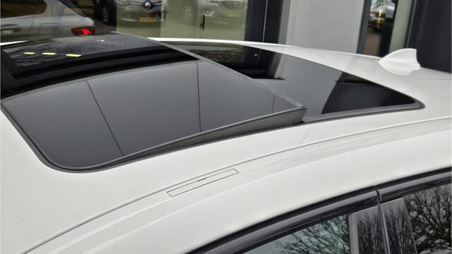 BMW 1-SERIE 118i High Executive + M-SPORT + PANO DAK + M KUIPSTOELEN + DIG DASHBOARD