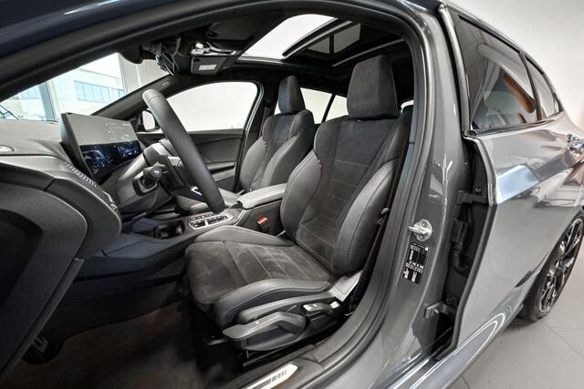 BMW 1-SERIE 120 M Sport Design Edition | Glazen Panoramadak | Harman Kardon | Stoelverwarming | Trekhaak |