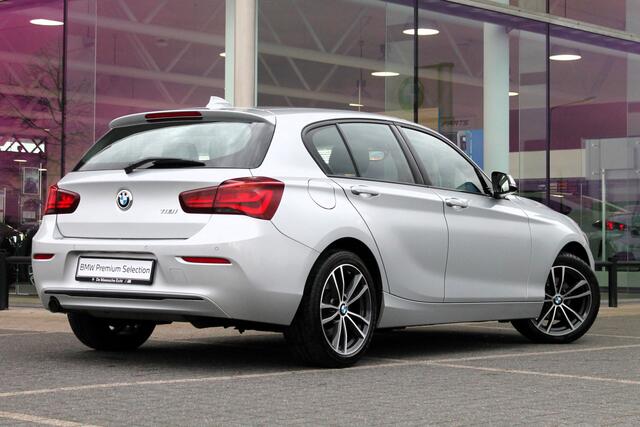 BMW 1-SERIE 118i Executive Sport Line Automaat / Sportstoelen / LED / Cruise Control / PDC achter / Navigatie / Airconditioning