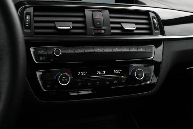 BMW 1-SERIE 118i Executive Sport Line Automaat / Sportstoelen / LED / Cruise Control / PDC achter / Navigatie / Airconditioning