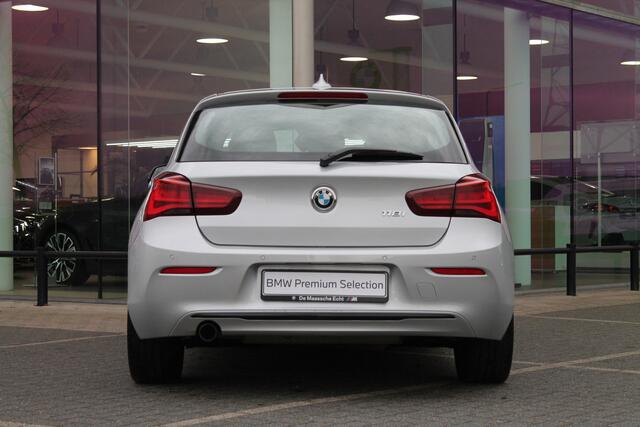 BMW 1-SERIE 118i Executive Sport Line Automaat / Sportstoelen / LED / Cruise Control / PDC achter / Navigatie / Airconditioning