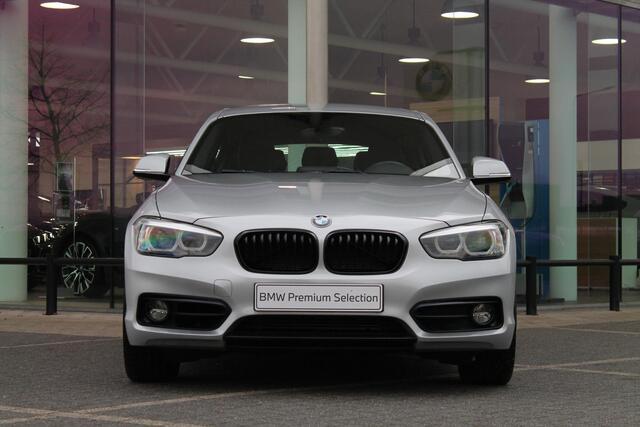 BMW 1-SERIE 118i Executive Sport Line Automaat / Sportstoelen / LED / Cruise Control / PDC achter / Navigatie / Airconditioning