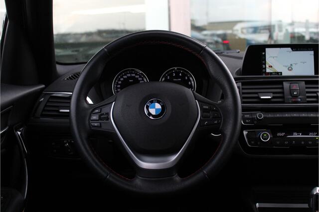 BMW 1-SERIE 118i Executive Sport Line Automaat / Sportstoelen / LED / Cruise Control / PDC achter / Navigatie / Airconditioning