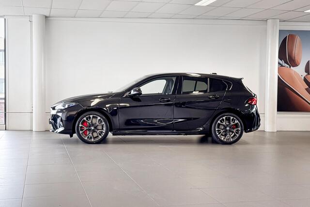 BMW 1-SERIE 120 M Sport Design Edition | Stoelverwarming | Comfort Access | Achteruitrijcamera | Trekhaak |