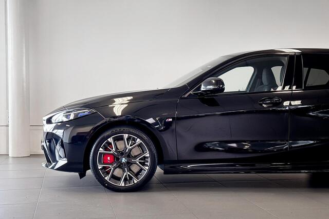 BMW 1-SERIE 120 M Sport Design Edition | Stoelverwarming | Comfort Access | Achteruitrijcamera | Trekhaak |