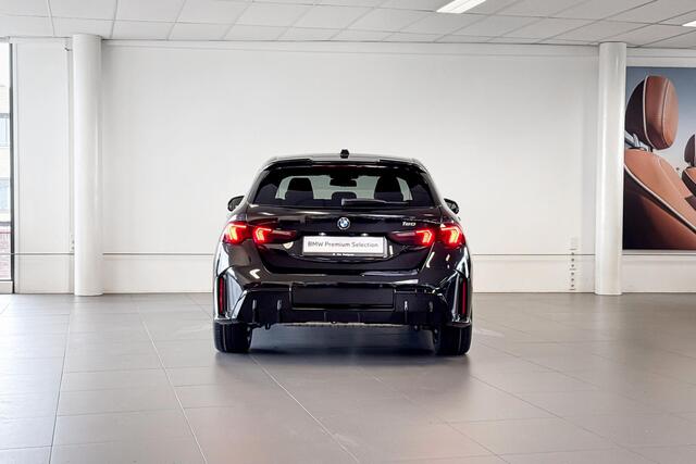 BMW 1-SERIE 120 M Sport Design Edition | Stoelverwarming | Comfort Access | Achteruitrijcamera | Trekhaak |