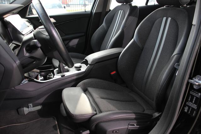 BMW 1-SERIE 118i Executive Edition | Digital Cockpit | Camera | LED | Navi |