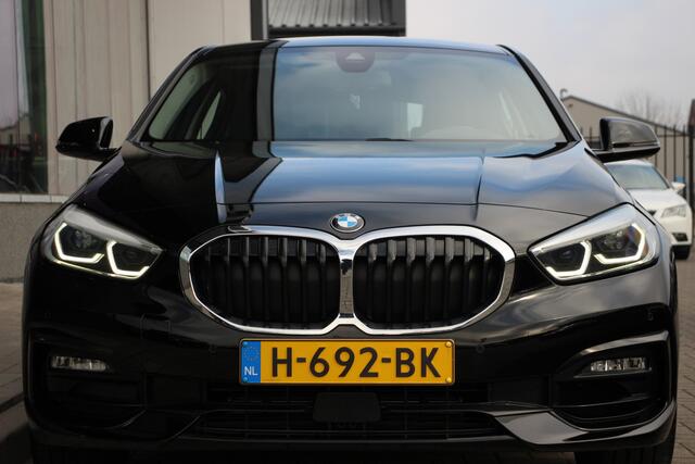 BMW 1-SERIE 118i Executive Edition | Digital Cockpit | Camera | LED | Navi |
