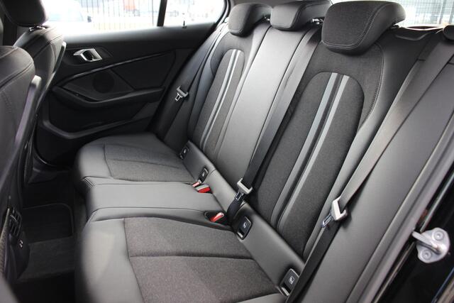 BMW 1-SERIE 118i Executive Edition | Digital Cockpit | Camera | LED | Navi |
