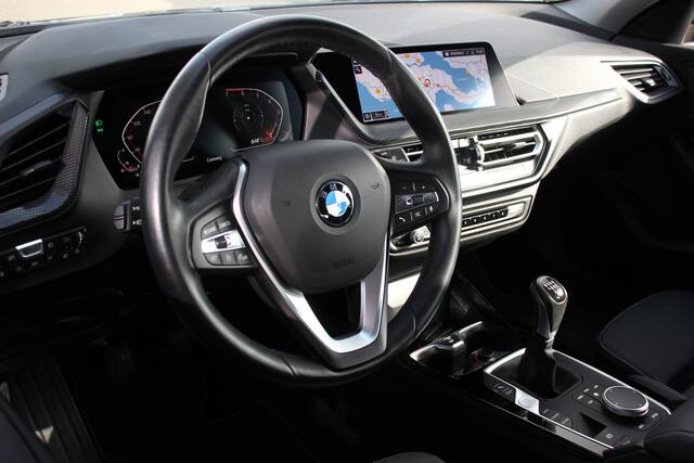 BMW 1-SERIE 118i Executive Edition | Digital Cockpit | Camera | LED | Navi |