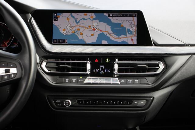 BMW 1-SERIE 118i Executive Edition | Digital Cockpit | Camera | LED | Navi |
