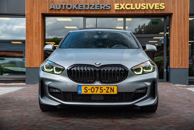 BMW 1-SERIE 118i Executive Frozen Grey M Pakket Panoramadak Cruise Clima 19''LM
