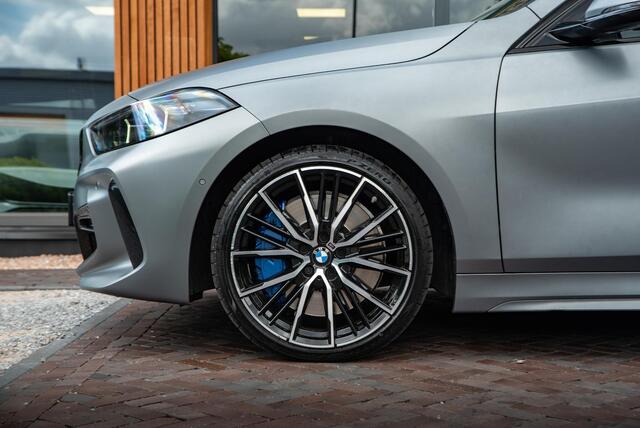 BMW 1-SERIE 118i Executive Frozen Grey M Pakket Panoramadak Cruise Clima 19''LM