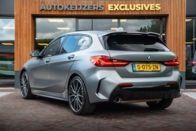 BMW 1-SERIE 118i Executive Frozen Grey M Pakket Panoramadak Cruise Clima 19''LM