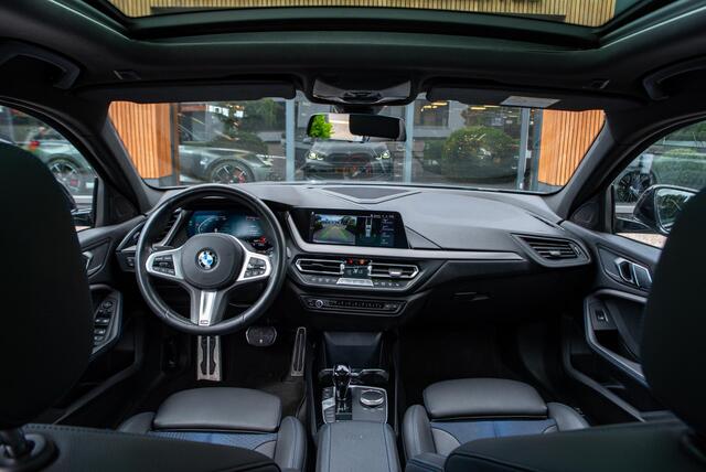 BMW 1-SERIE 118i Executive Frozen Grey M Pakket Panoramadak Cruise Clima 19''LM