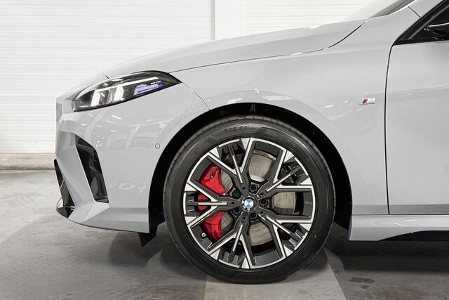 BMW 1-SERIE 120 | M-Sport Pro | Premium Pack | Driving Assistant Plus | Harman/Kardon | Panoramadak | Comfort Access