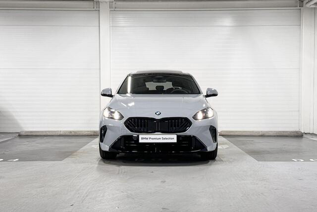 BMW 1-SERIE 120 | M-Sport Pro | Premium Pack | Driving Assistant Plus | Harman/Kardon | Panoramadak | Comfort Access