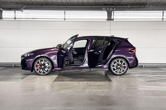 BMW 1-SERIE 120 M Sport Design Edition | M Sportpakket Pro | Dak uitgevoerd in zwart